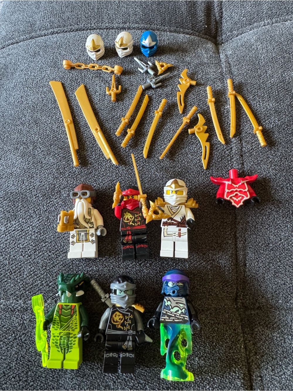 HUGE Lego Ninjago Minifigure Lot W Accessories 9554, 9957, 70604, 70504, 30422